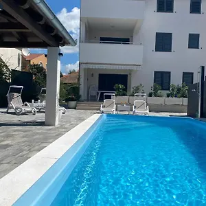 Breitling With Pool Apartman